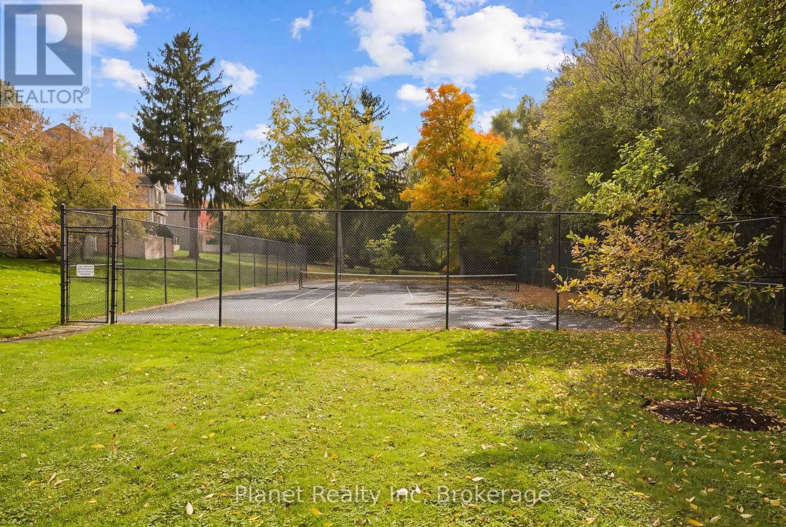 7 - 25 MANOR PARK CRESCENT #7