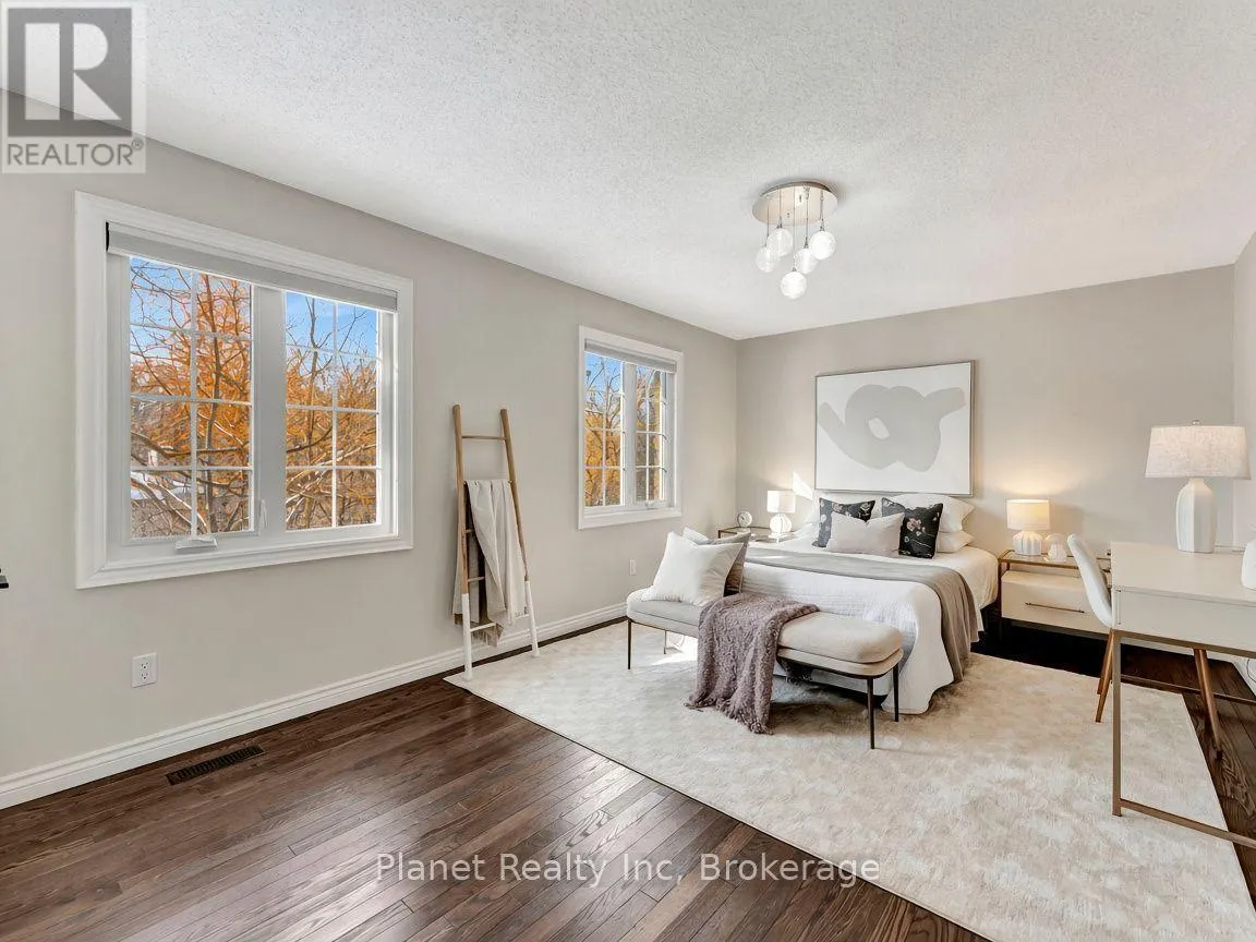 7 - 25 MANOR PARK CRESCENT #7