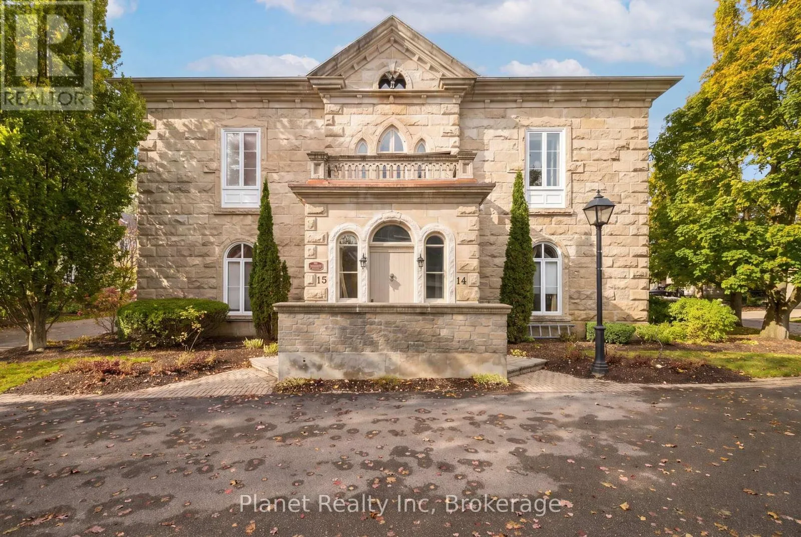 7 - 25 MANOR PARK CRESCENT #7