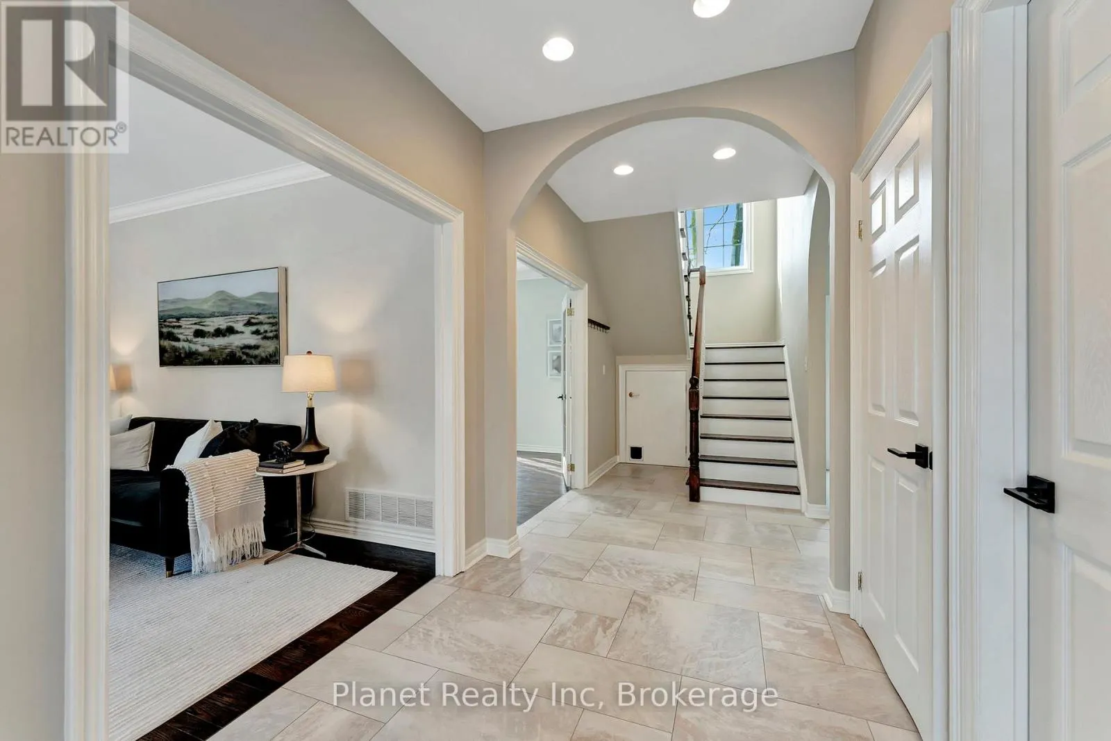 7 - 25 MANOR PARK CRESCENT #7