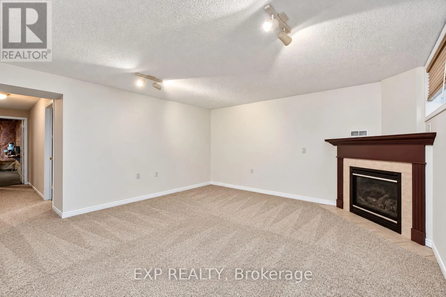 17 - 1337 COMMISSIONERS RD ROAD W #17
