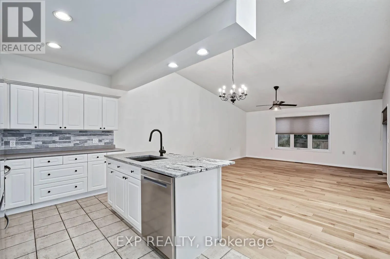 17 - 1337 COMMISSIONERS RD ROAD W #17