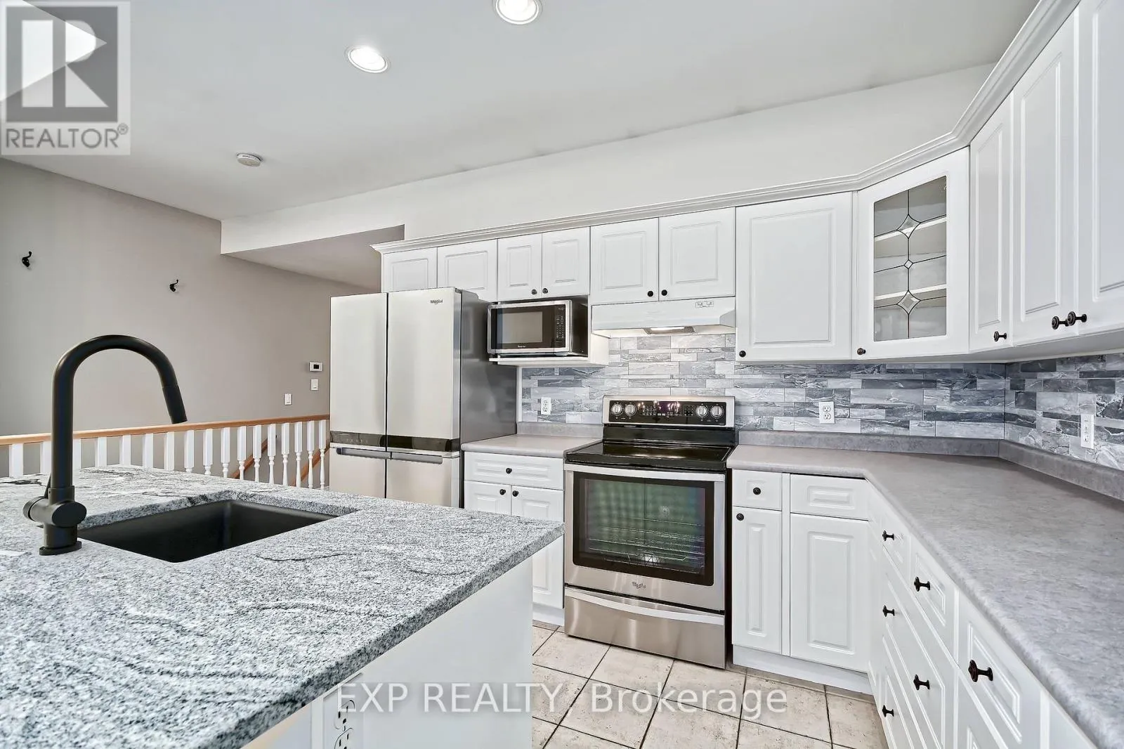 17 - 1337 COMMISSIONERS RD ROAD W #17