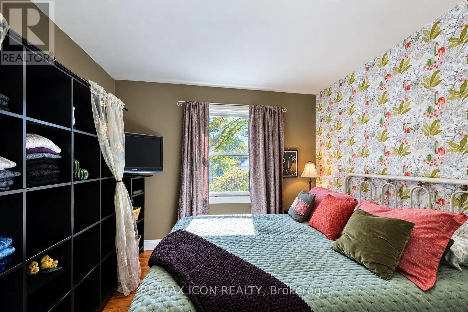 35 PLEASANT AVENUE
