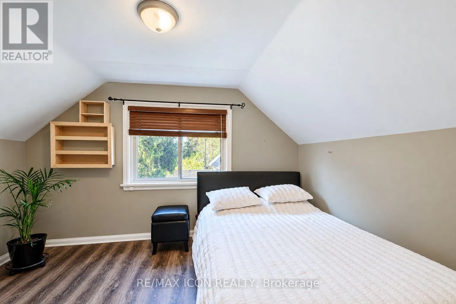 35 PLEASANT AVENUE