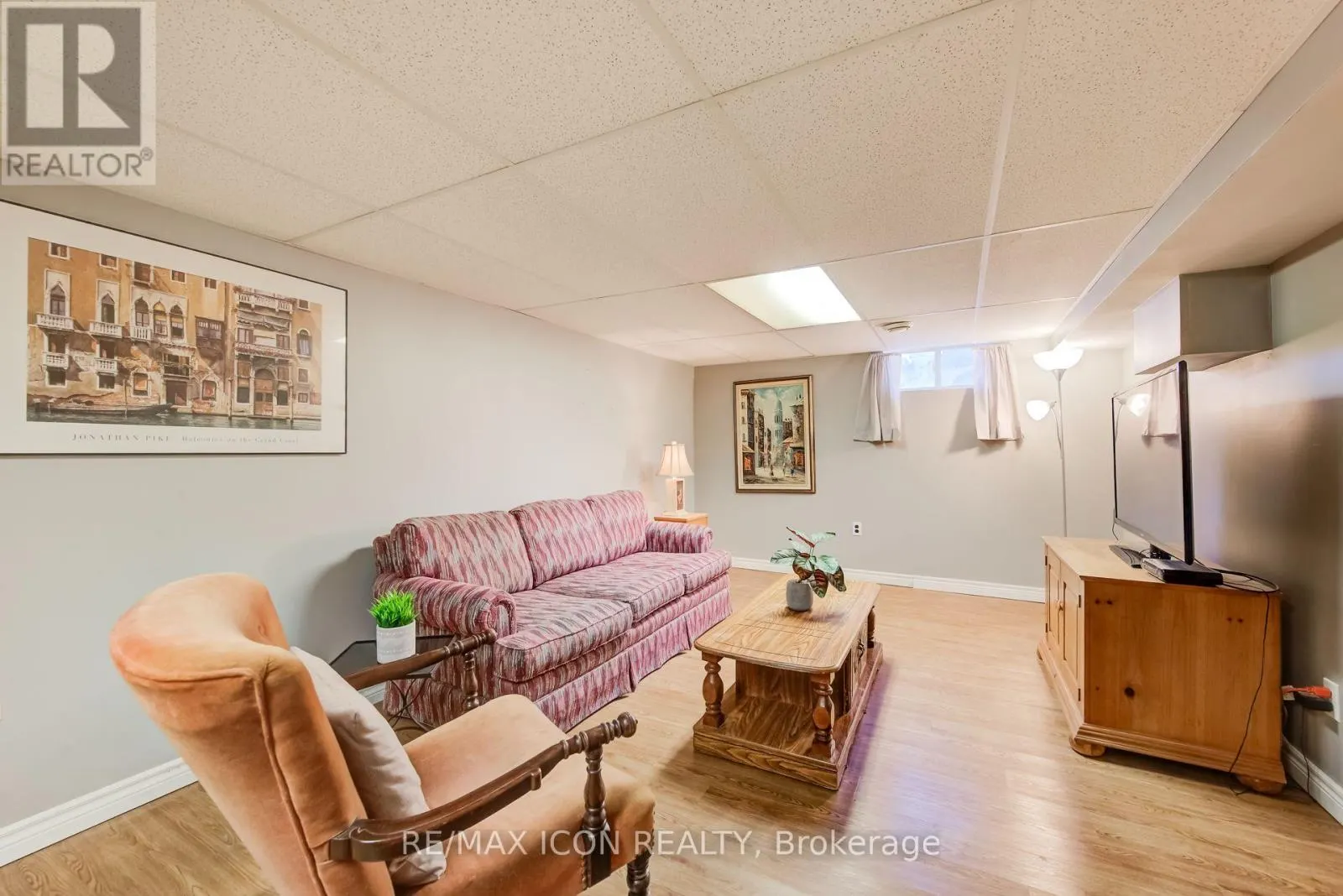 35 PLEASANT AVENUE