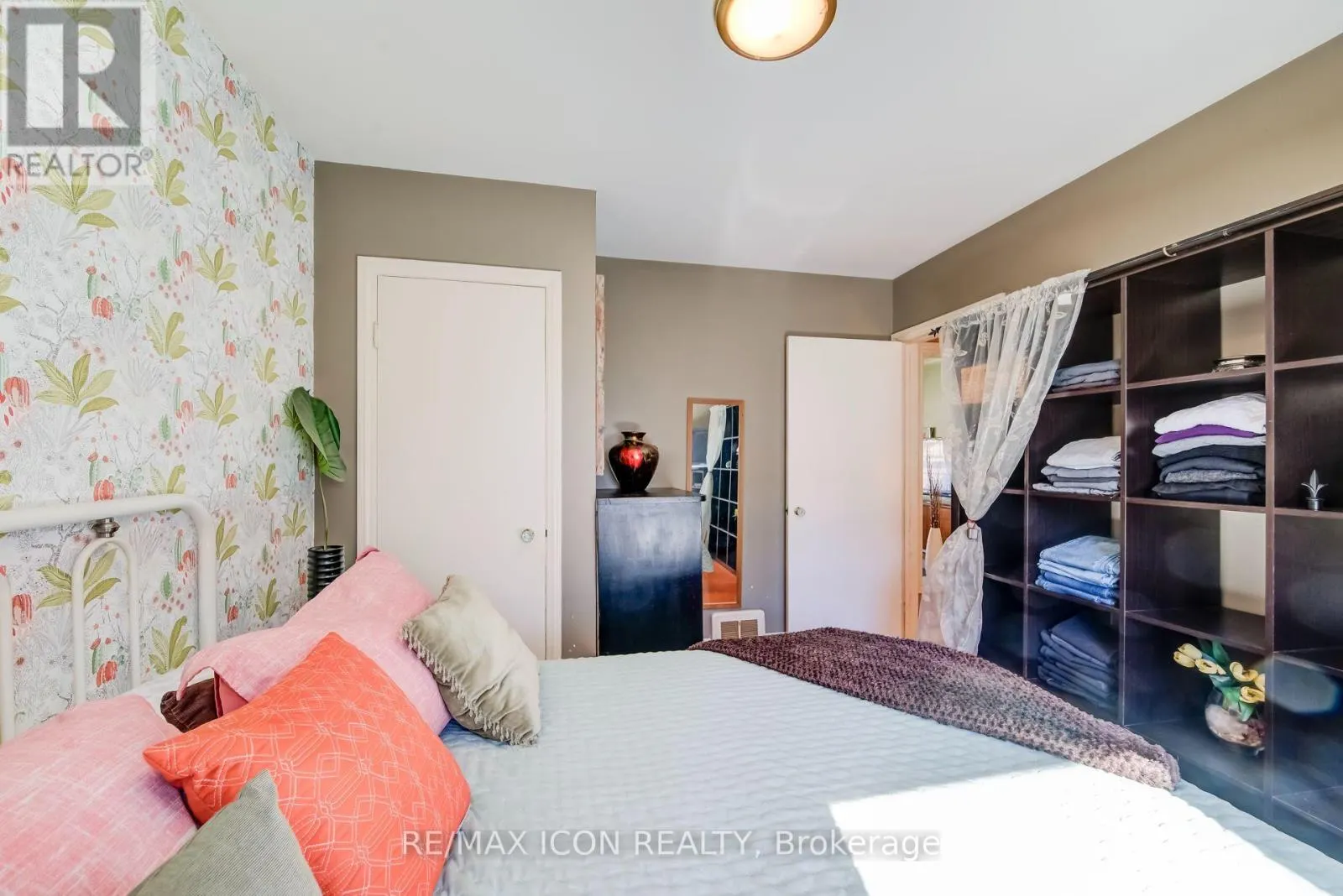 35 PLEASANT AVENUE