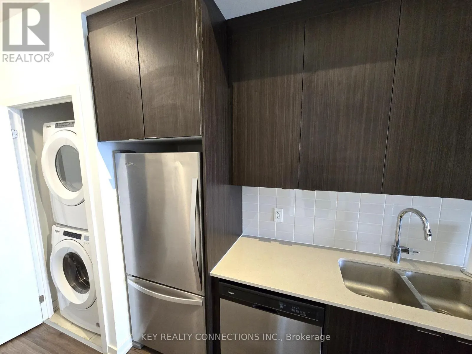 415 - 55 DUKE STREET W