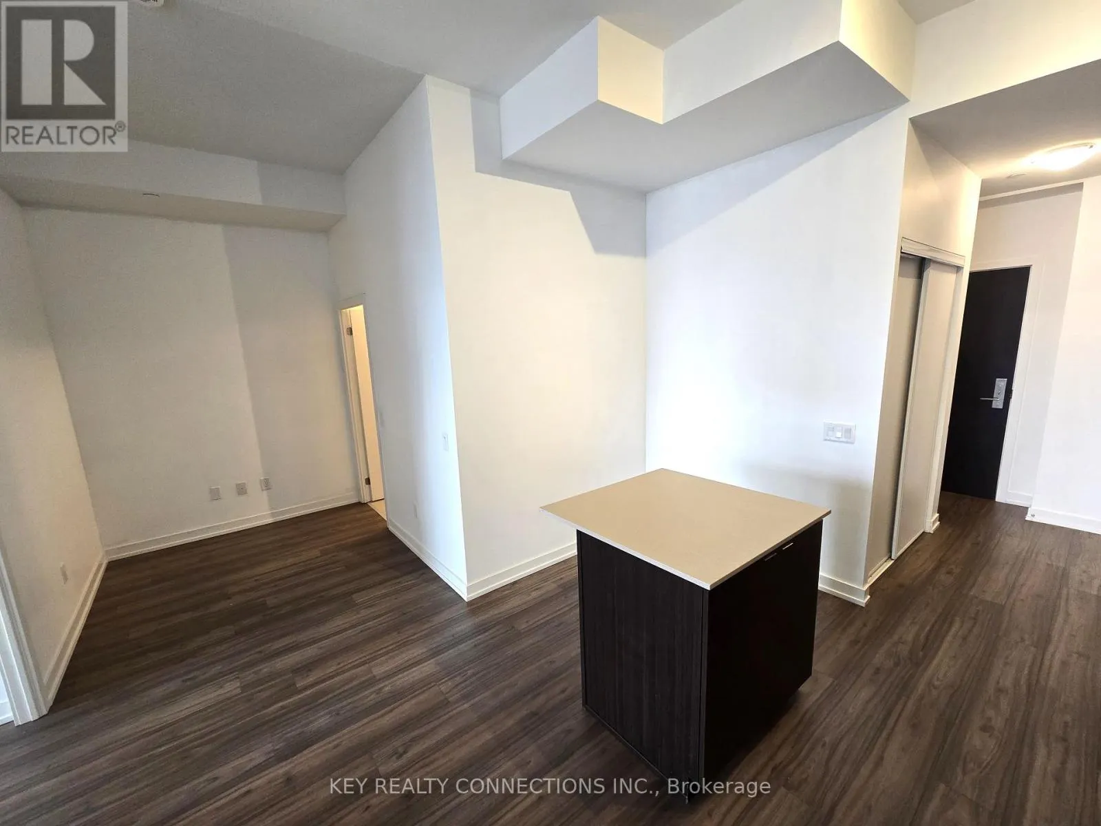 415 - 55 DUKE STREET W