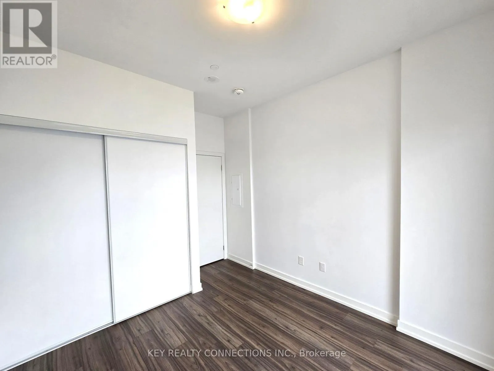 415 - 55 DUKE STREET W