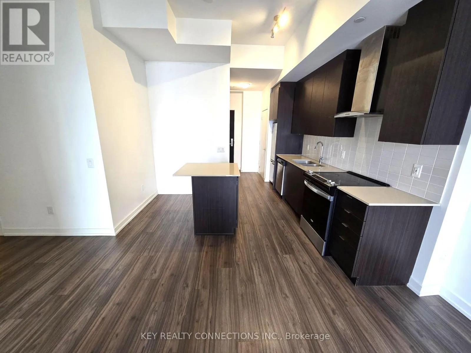 415 - 55 DUKE STREET W