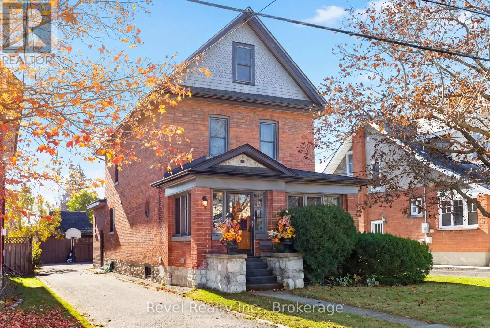 27 FRANCIS STREET