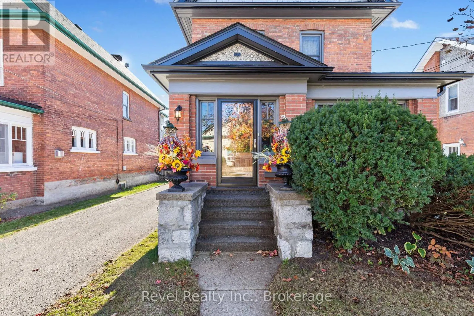 27 FRANCIS STREET