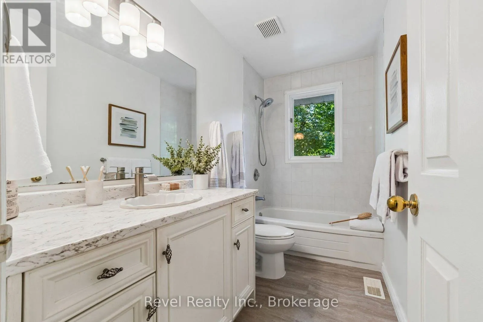 18 BESSIE AVENUE S