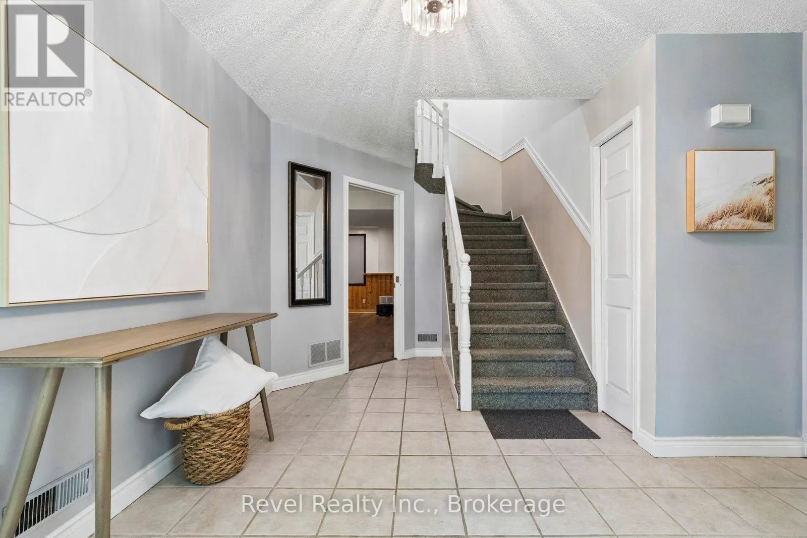18 BESSIE AVENUE S
