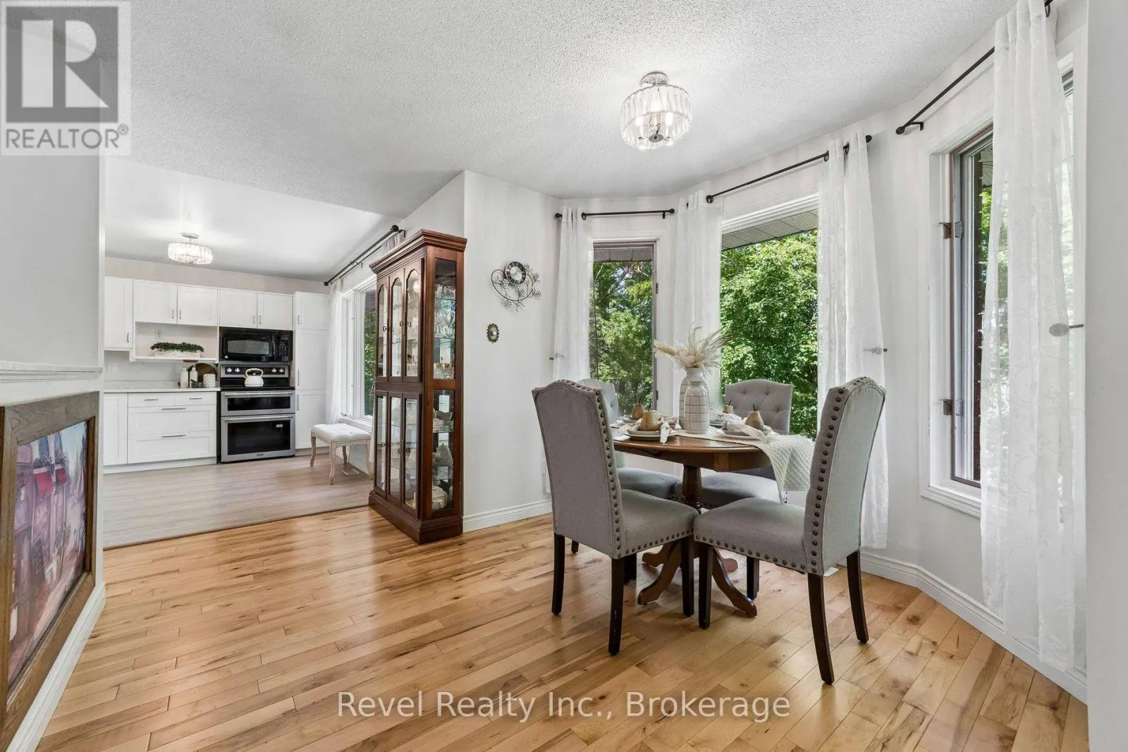 18 BESSIE AVENUE S