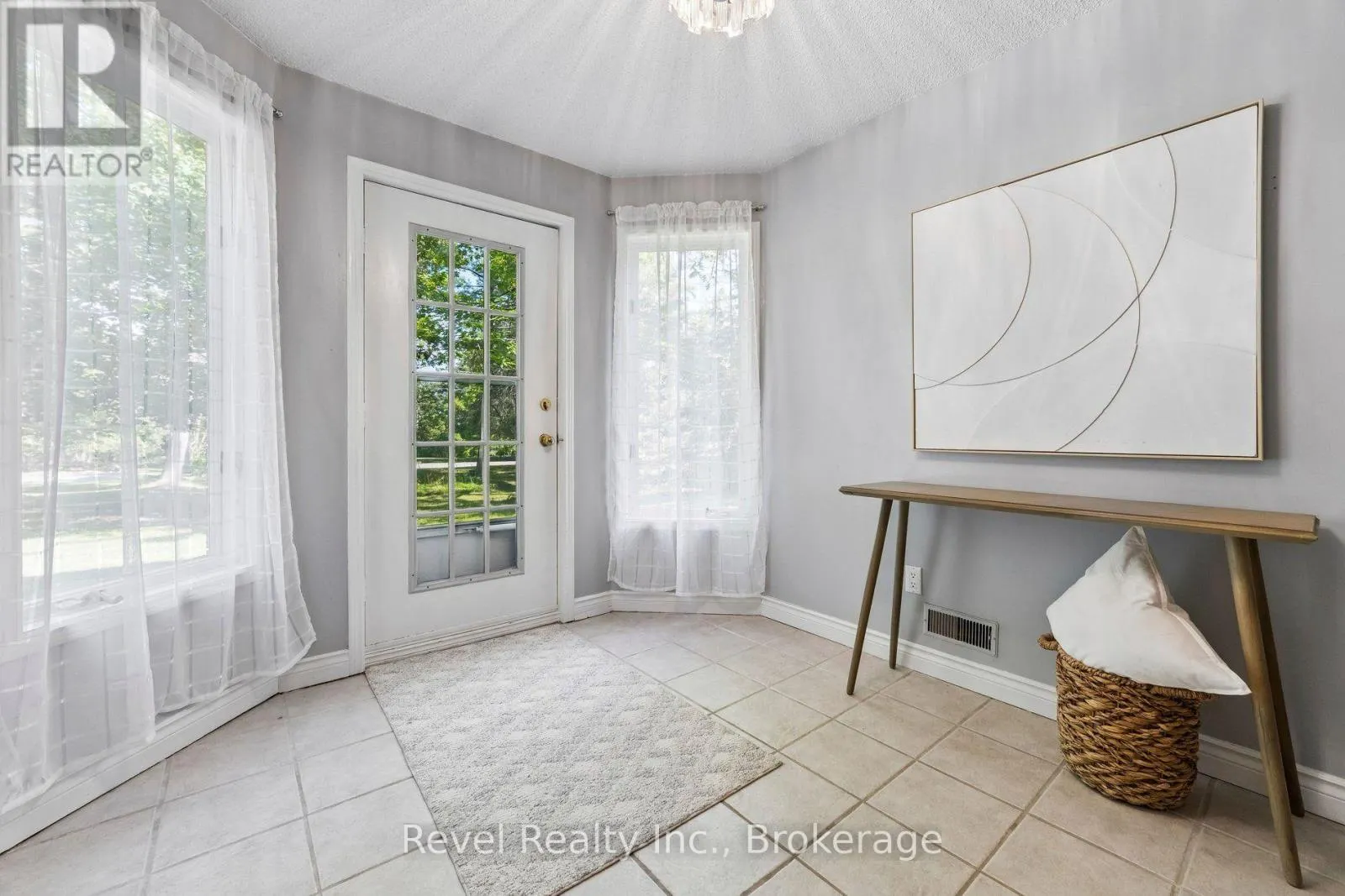 18 BESSIE AVENUE S