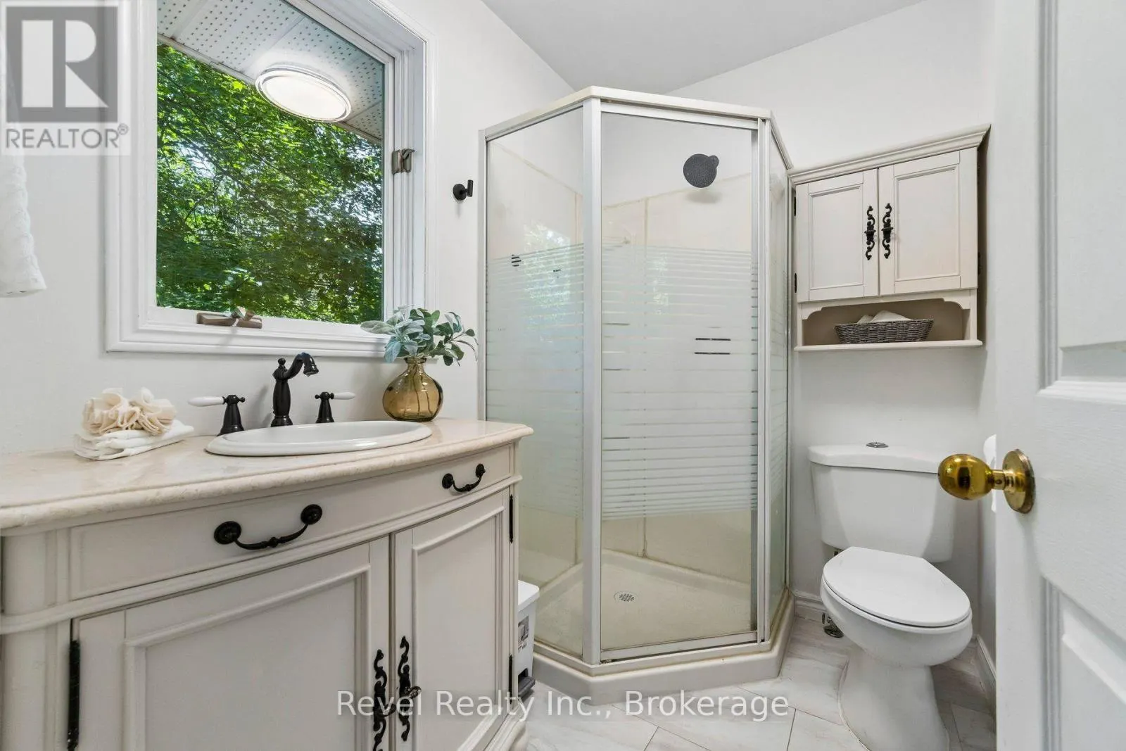 18 BESSIE AVENUE S