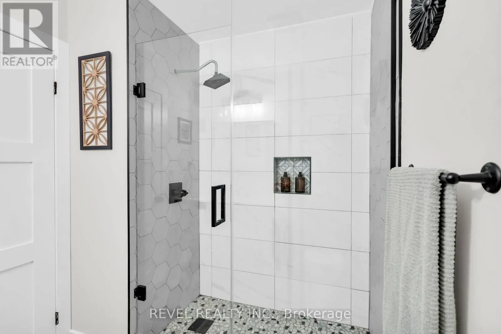 555706 MONO AMARANTH TOWN LINE