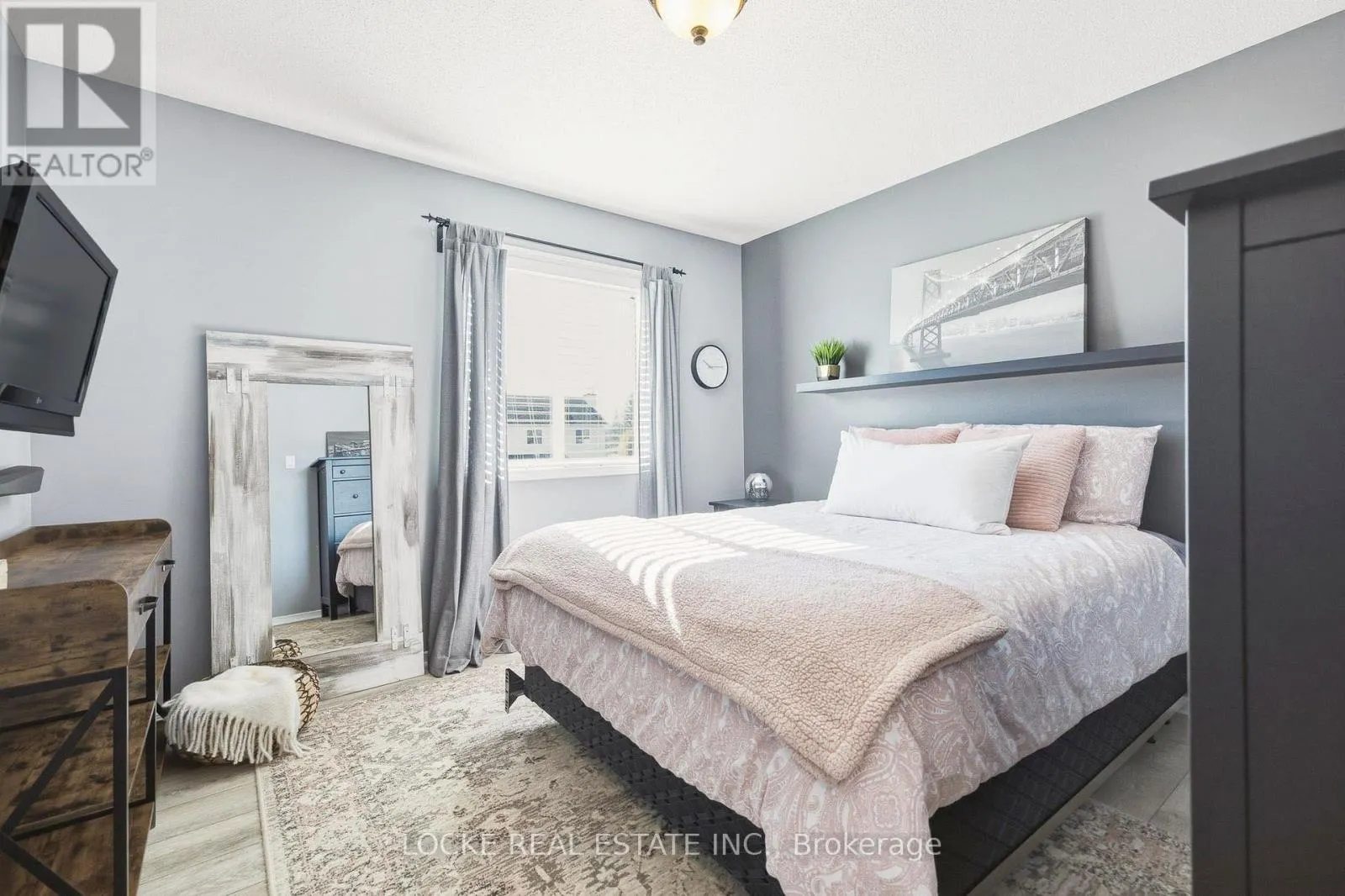 2174 SATURN CRESCENT