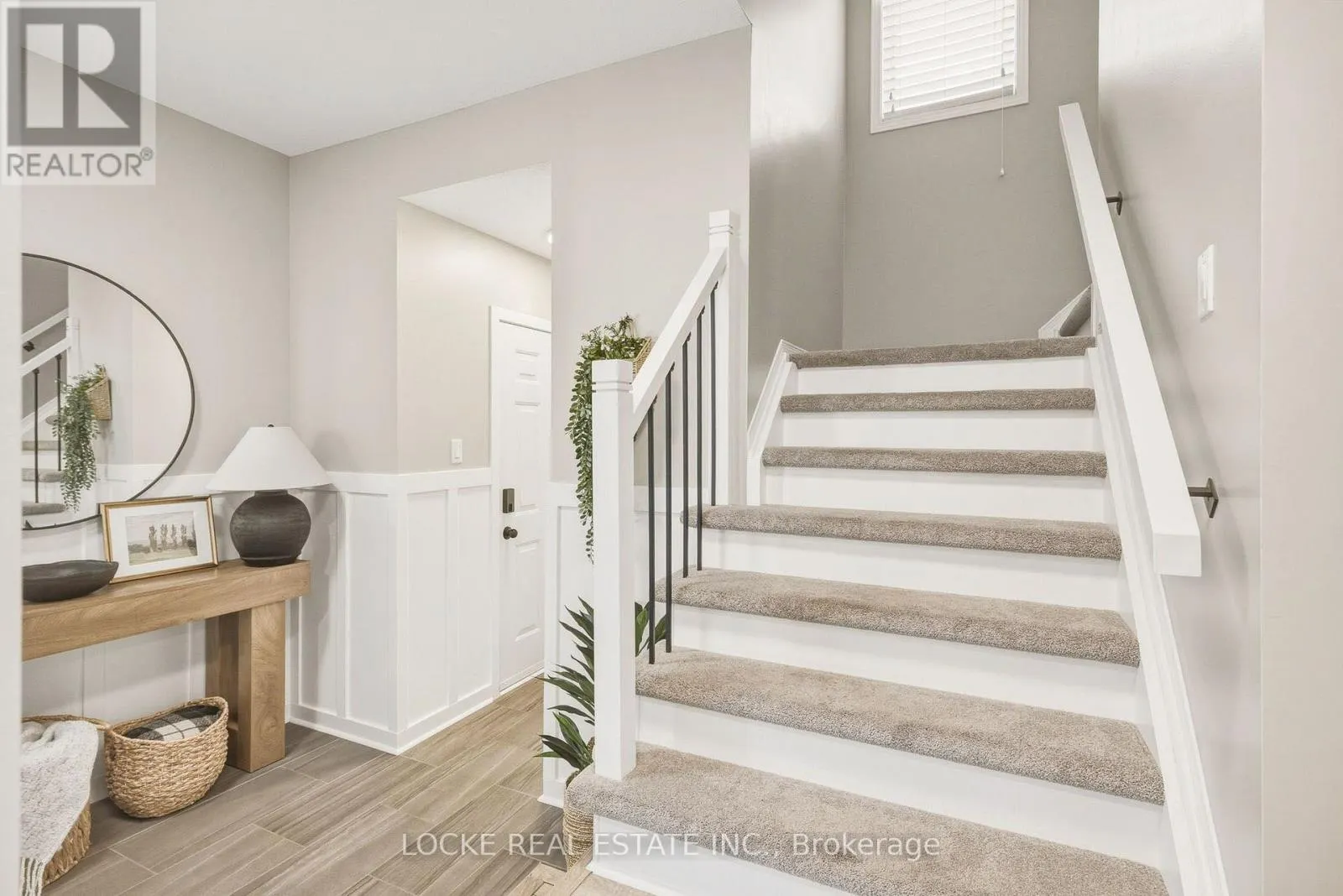 2174 SATURN CRESCENT