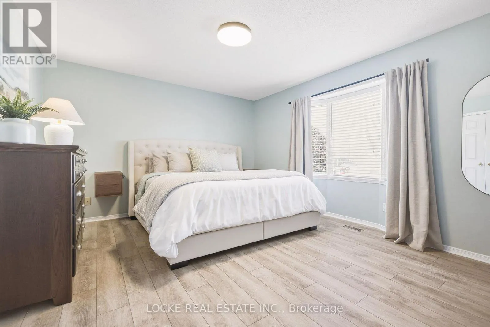 2174 SATURN CRESCENT