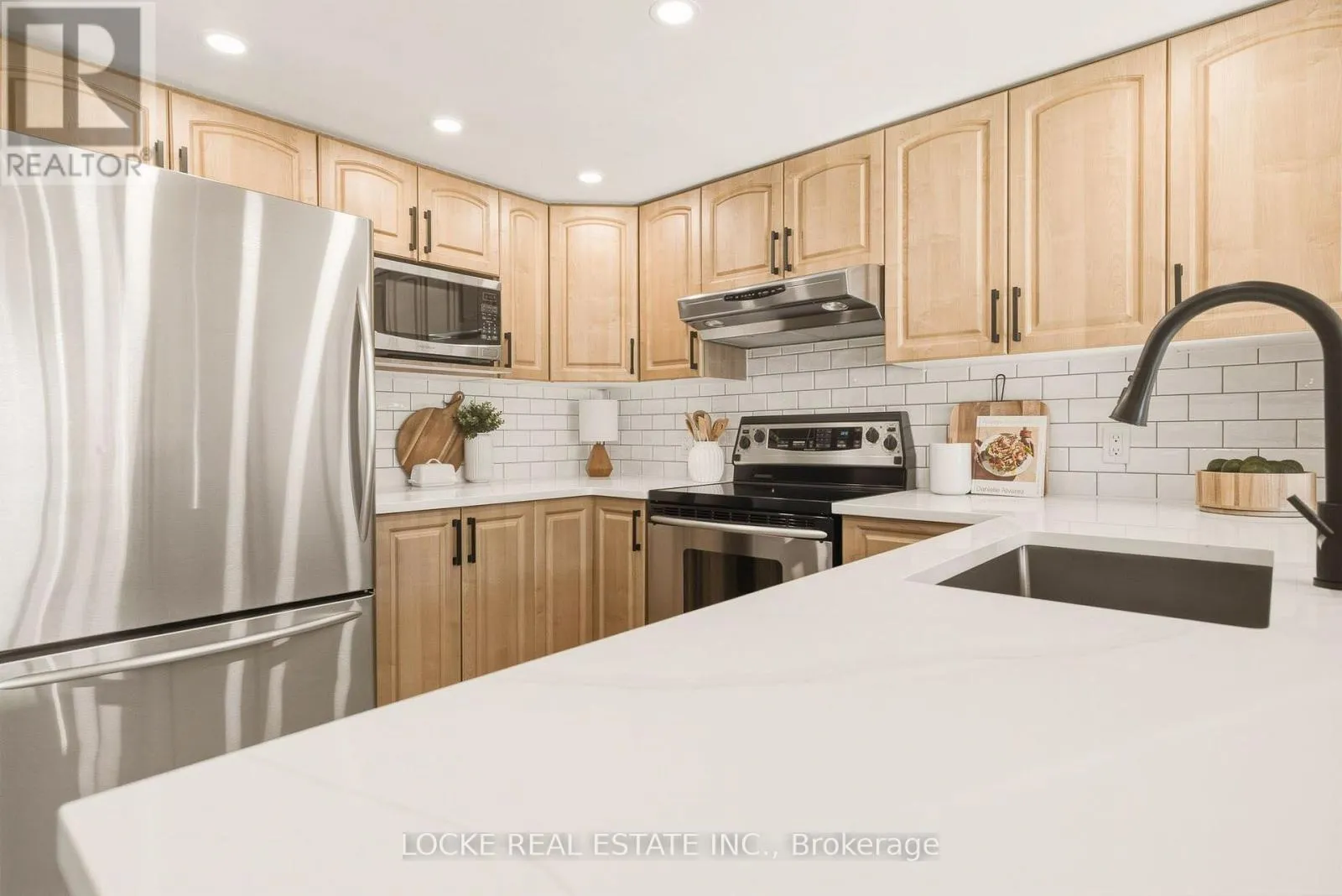2174 SATURN CRESCENT