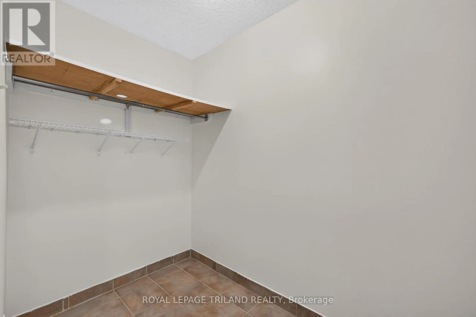 130 - 1096 JALNA BOULEVARD #130