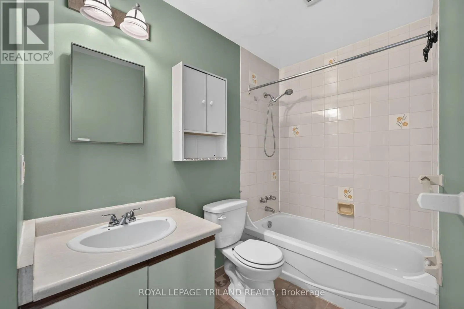 130 - 1096 JALNA BOULEVARD #130