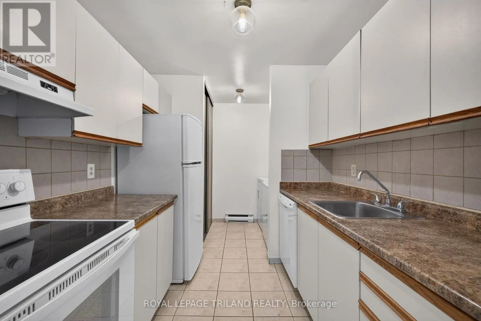 130 - 1096 JALNA BOULEVARD #130