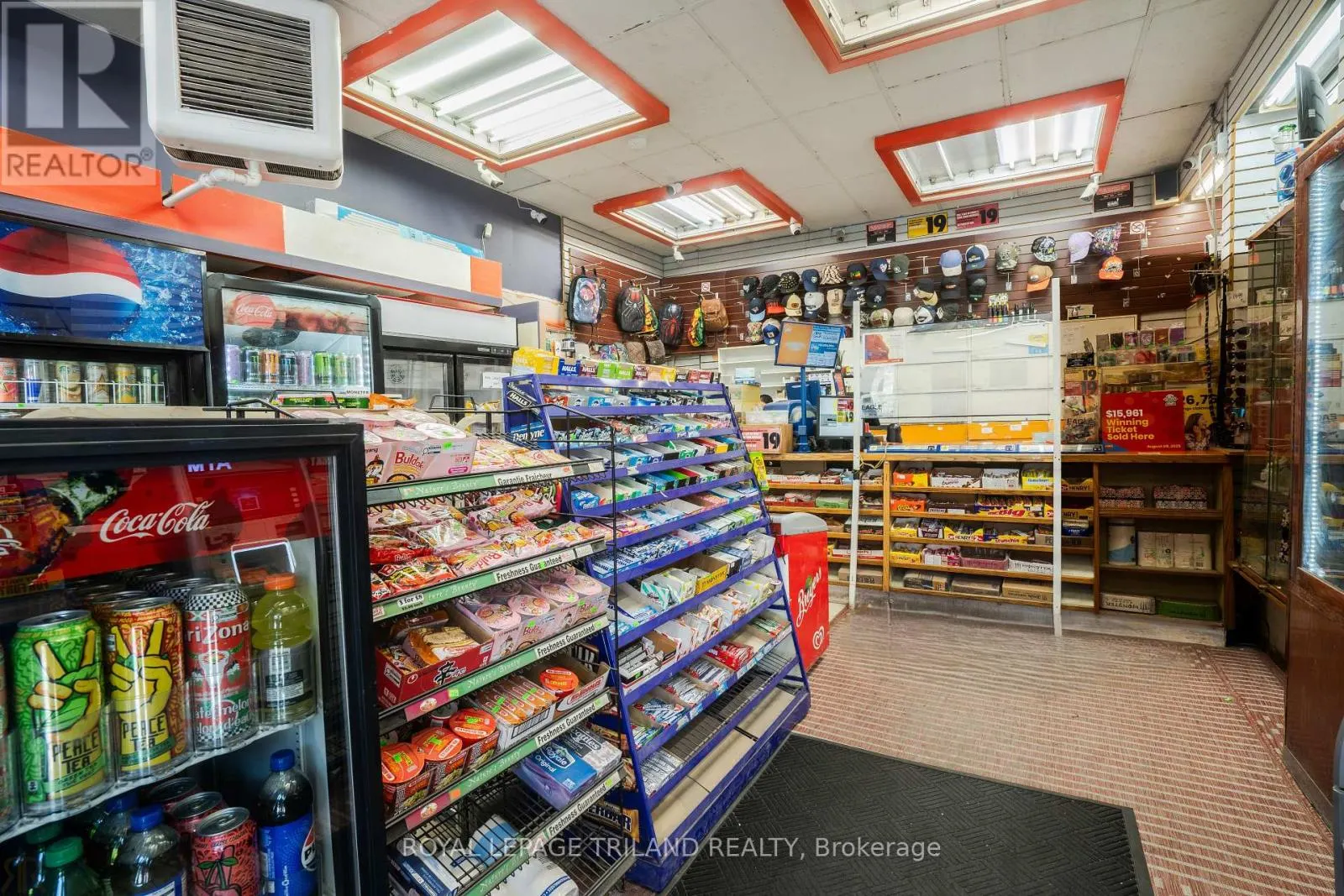 163 DUNDAS STREET E