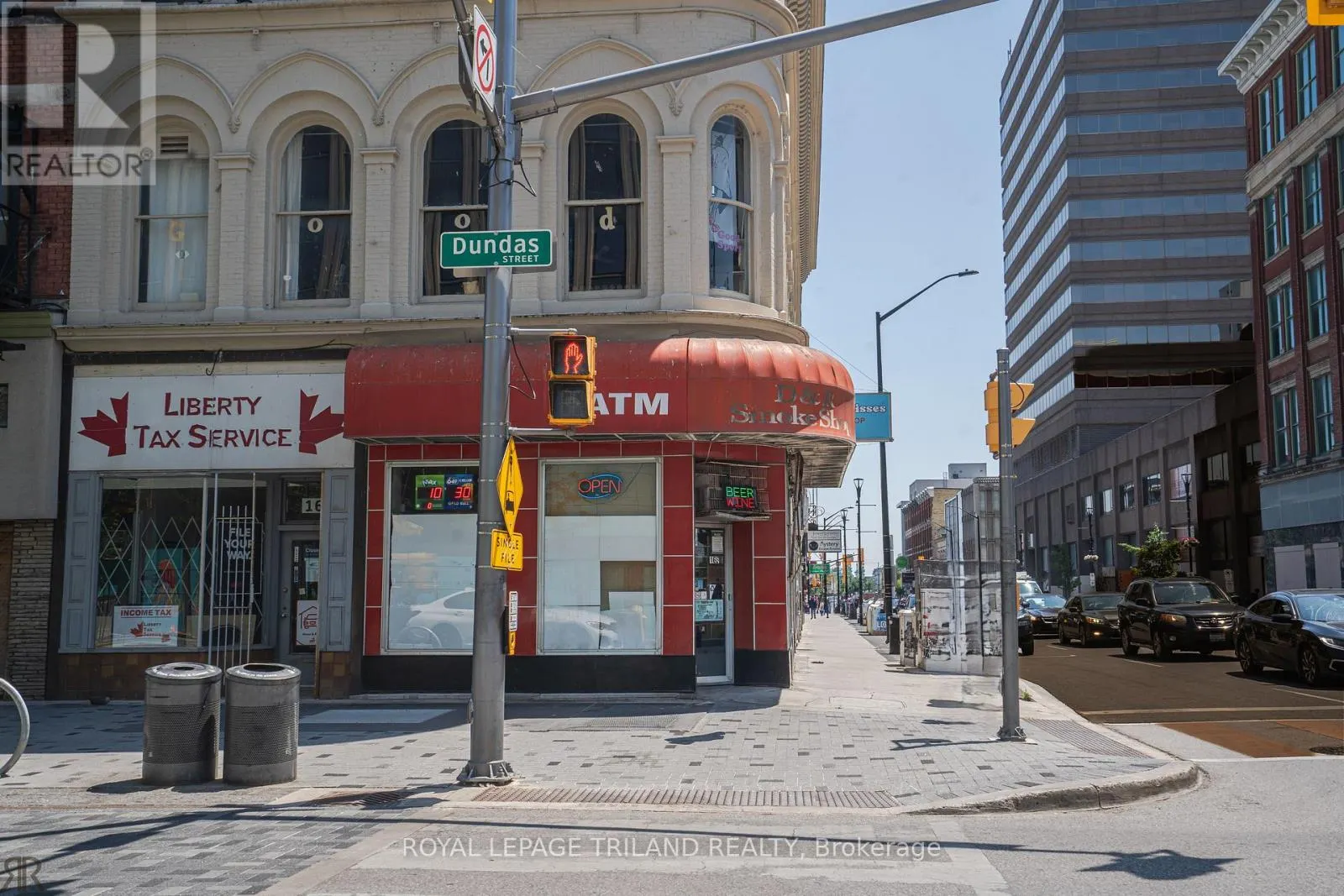 163 DUNDAS STREET E