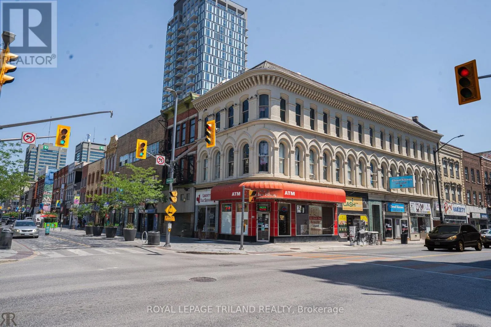 163 DUNDAS STREET E
