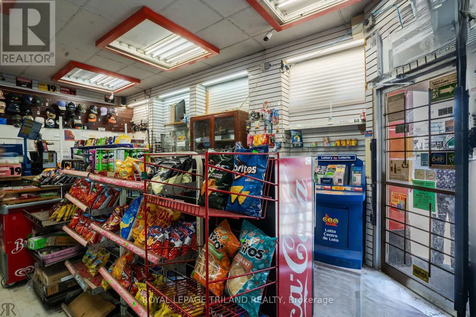 163 DUNDAS STREET E