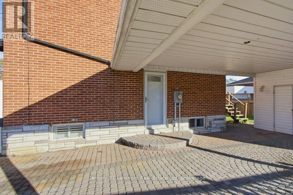 1 CLARKE BOULEVARD
