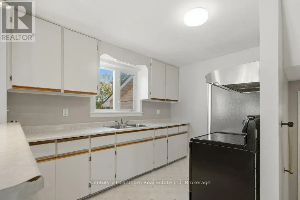1 CLARKE BOULEVARD
