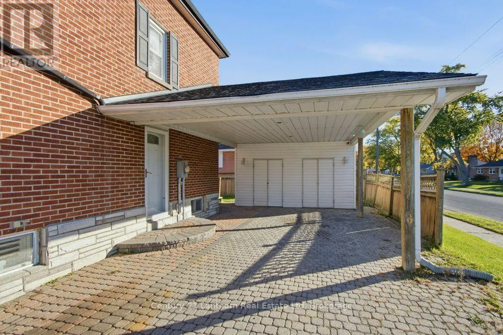 1 CLARKE BOULEVARD