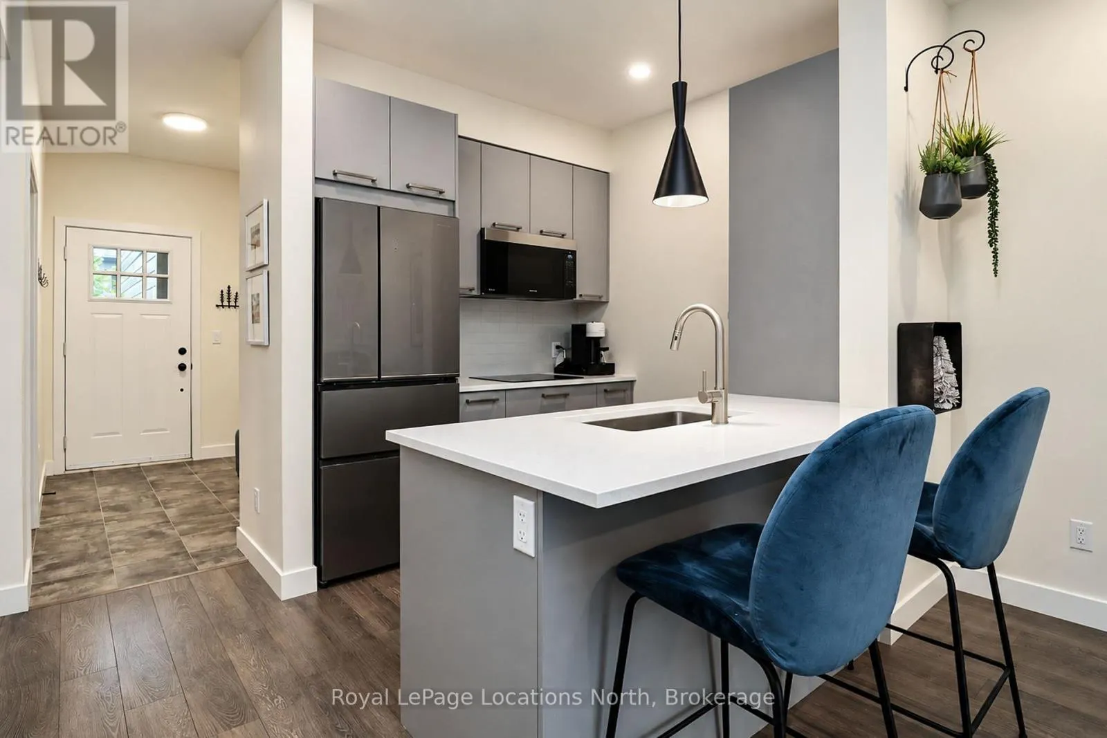 204 - 11 BECKWITH LANE #204
