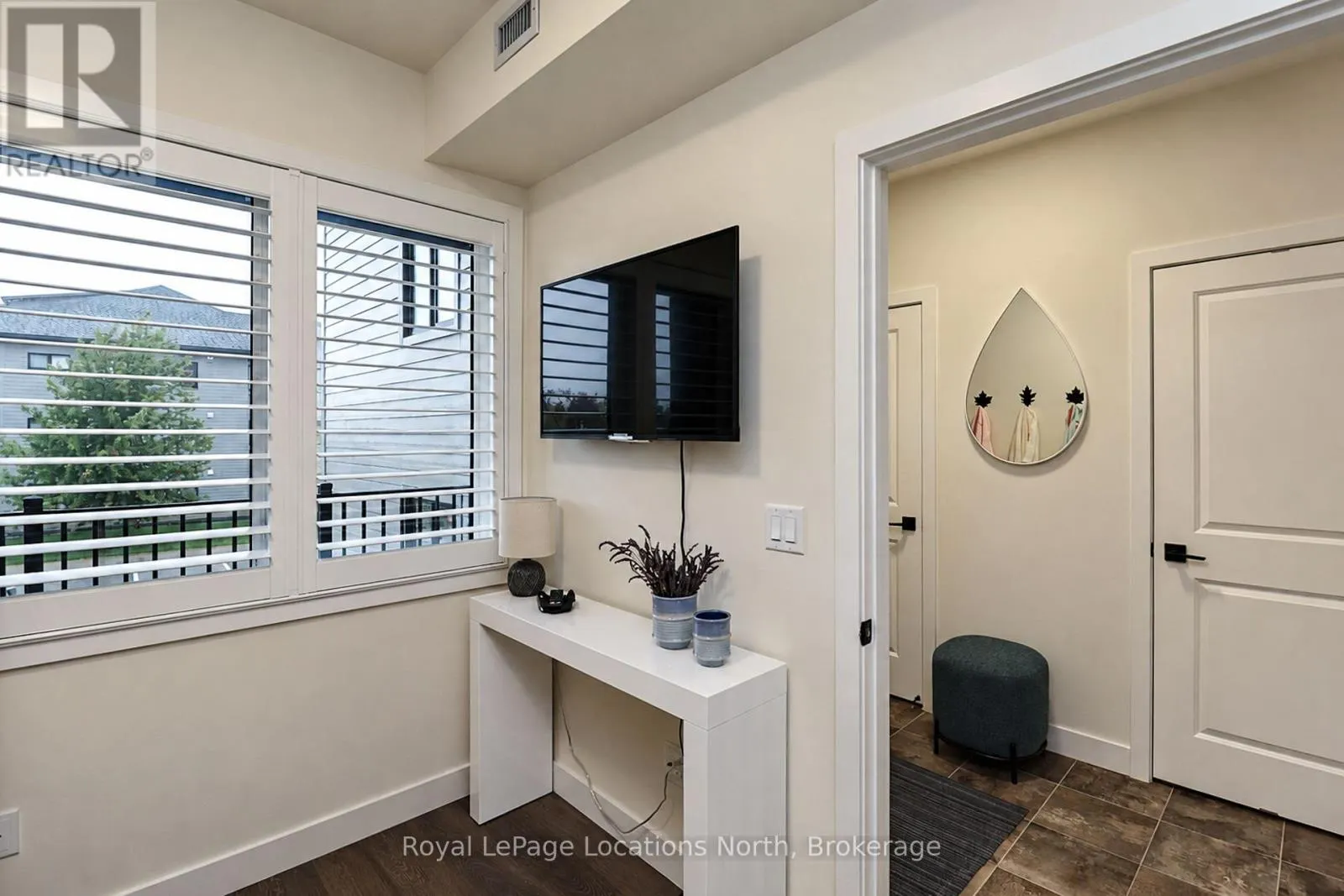 204 - 11 BECKWITH LANE #204