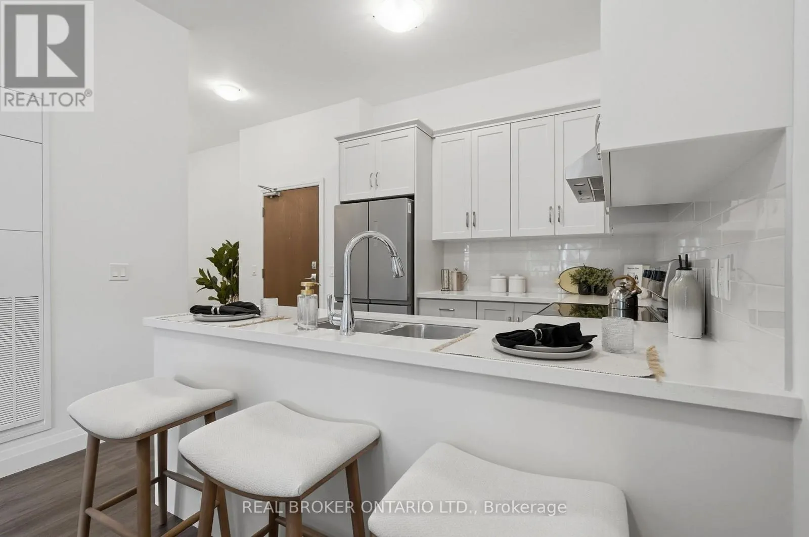101 - 30 HAMILTON STREET S