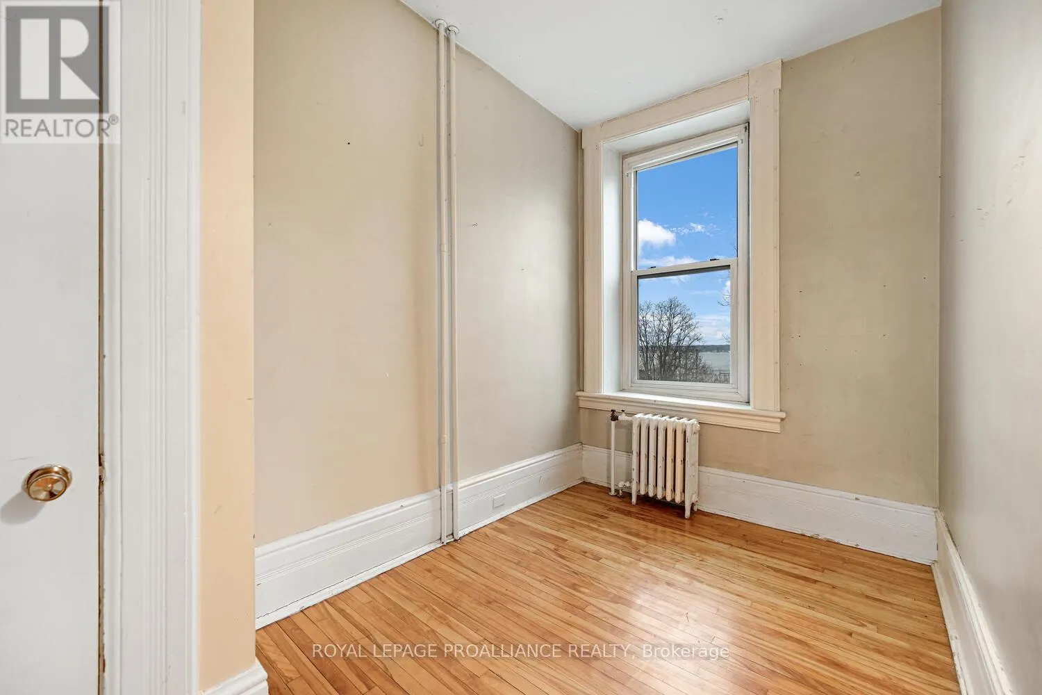 1 - 1-42 KING STREET E