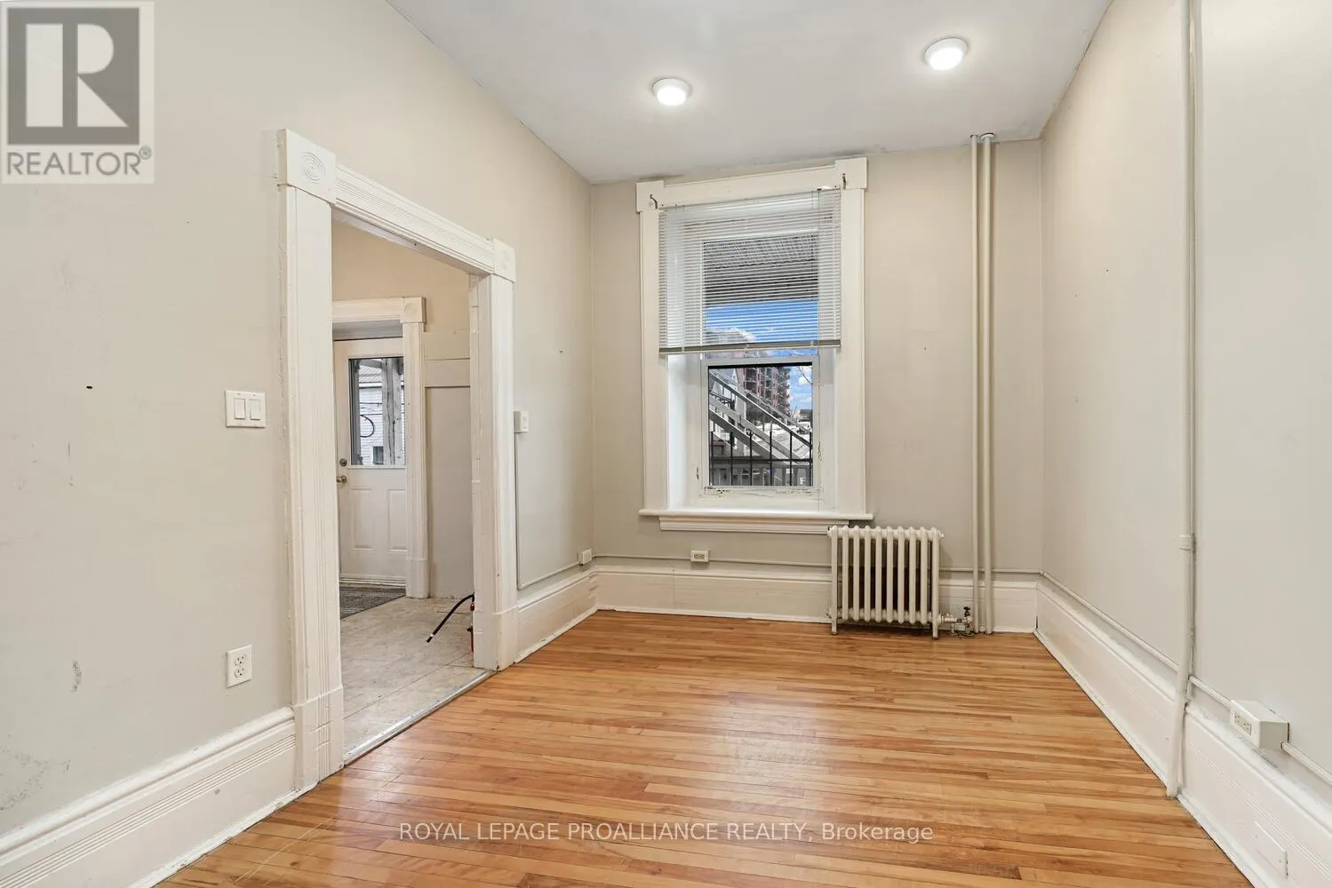 1 - 1-42 KING STREET E