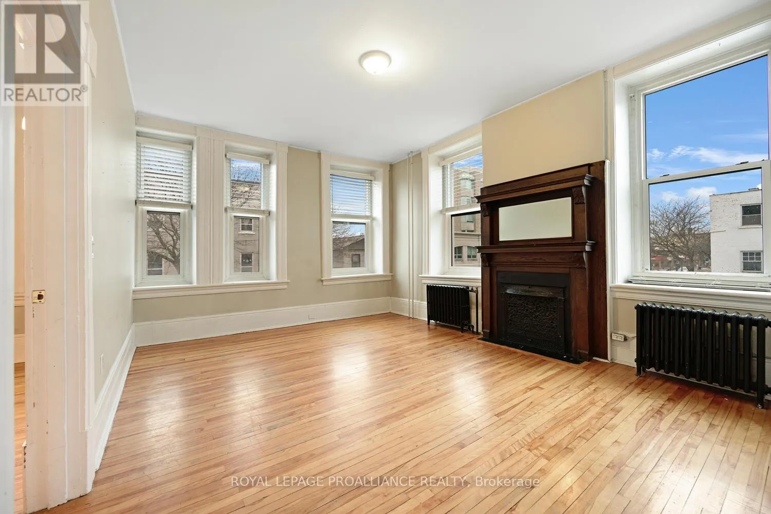 1 - 1-42 KING STREET E