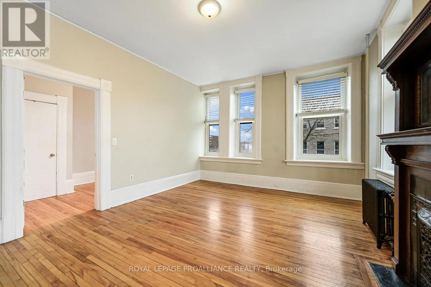 1 - 1-42 KING STREET E