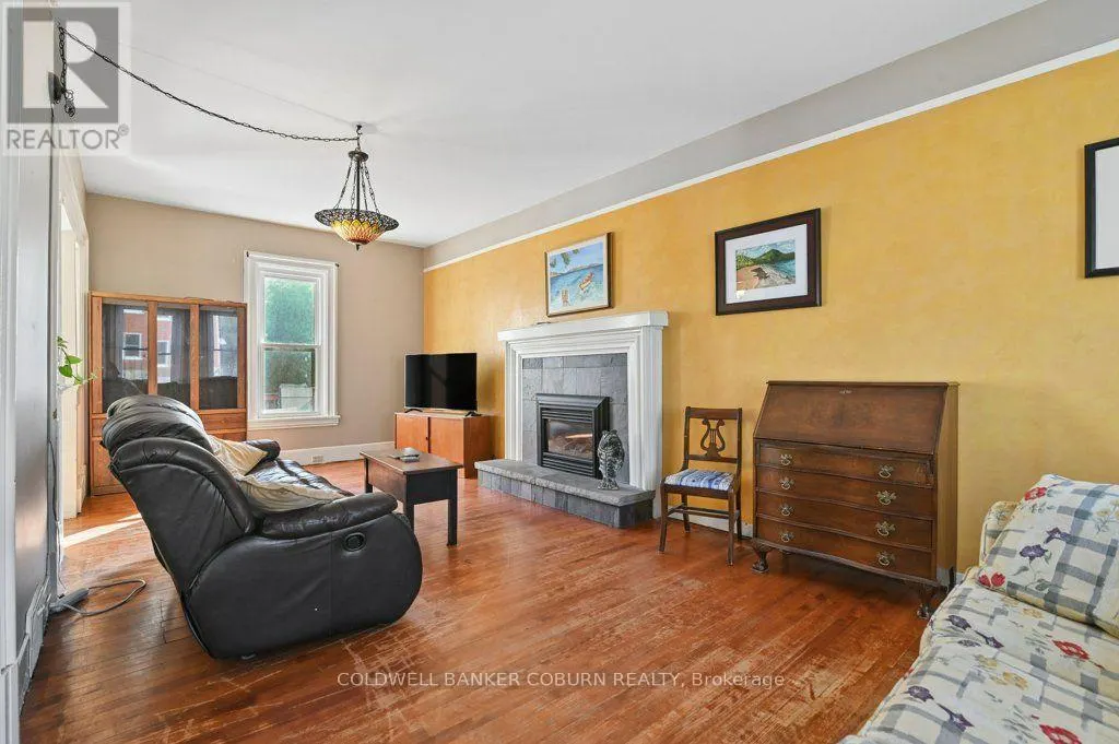 49 LAKESHORE DRIVE