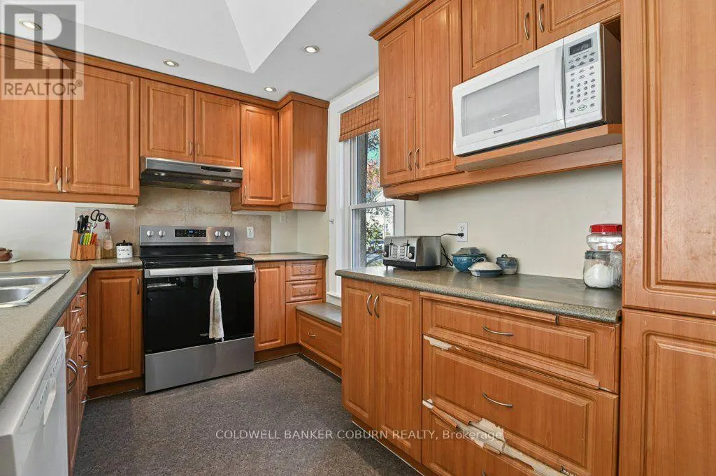 49 LAKESHORE DRIVE
