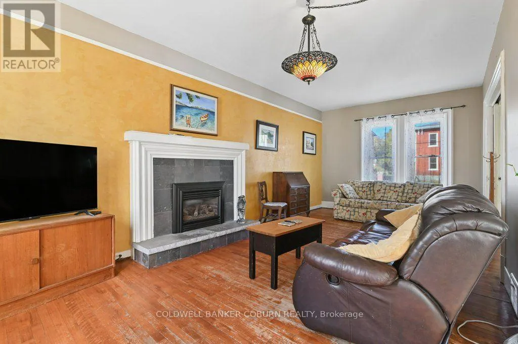 49 LAKESHORE DRIVE
