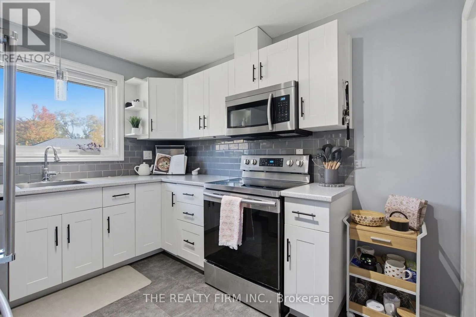 25 QUEENSTON CRESCENT