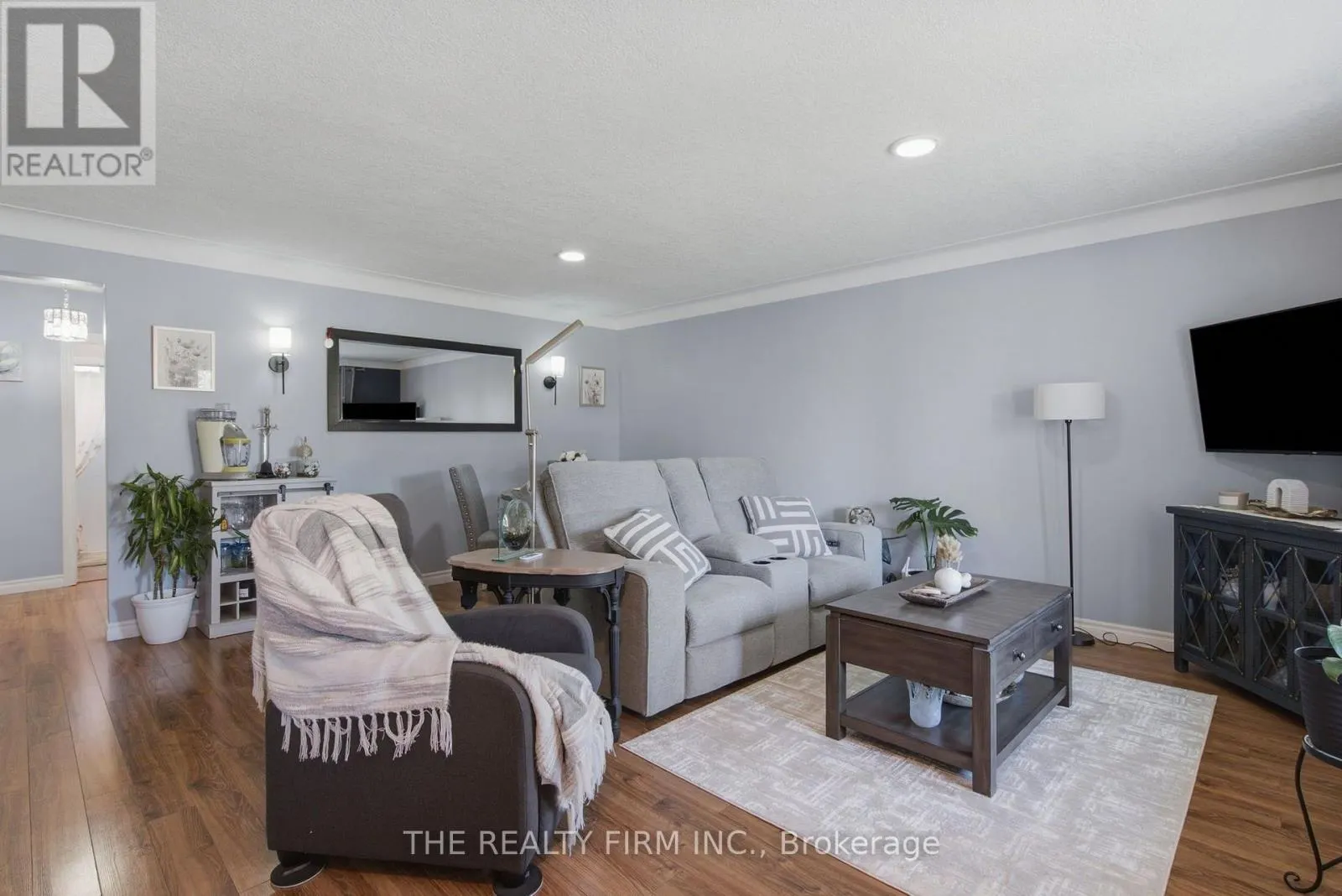 25 QUEENSTON CRESCENT