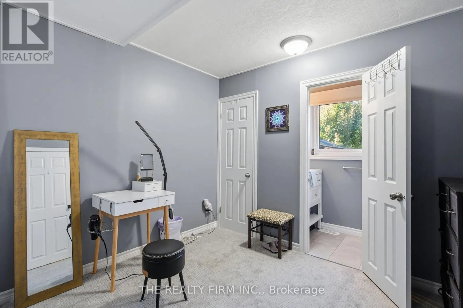 25 QUEENSTON CRESCENT